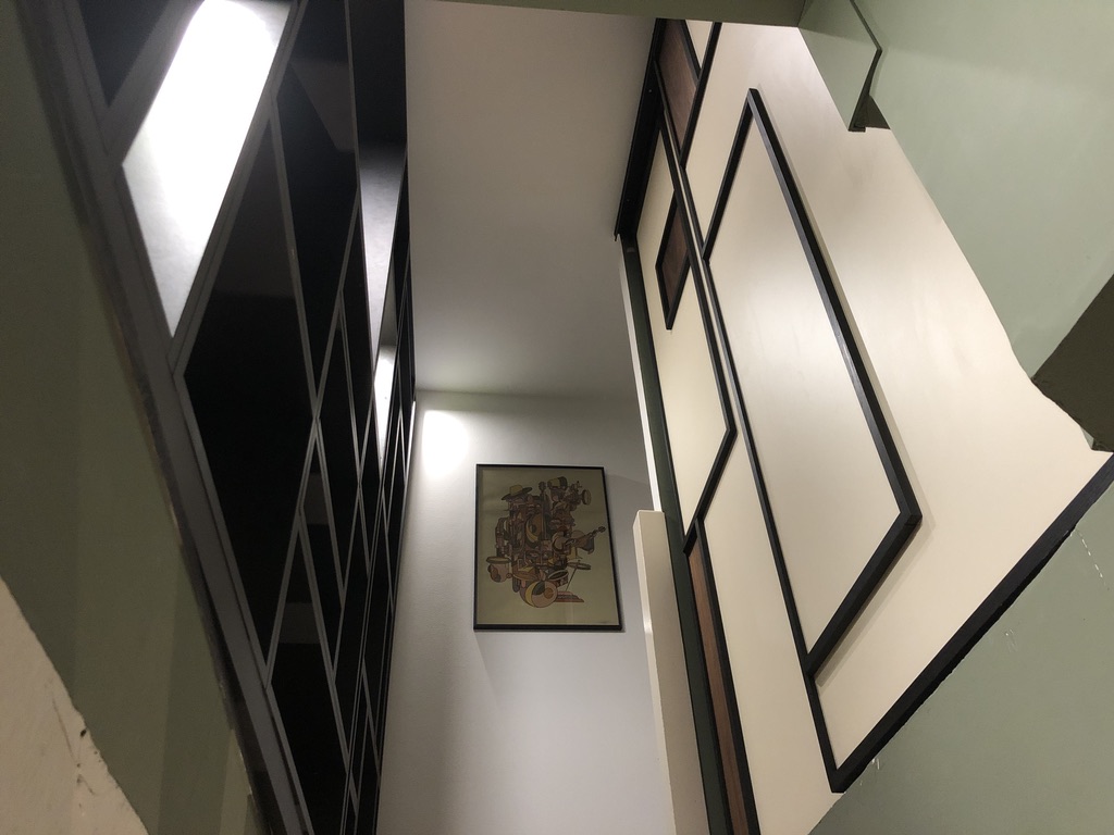 Dressing sur mesure avec portes coulissantes à décor géométrique — Atelier EGEA Rouen