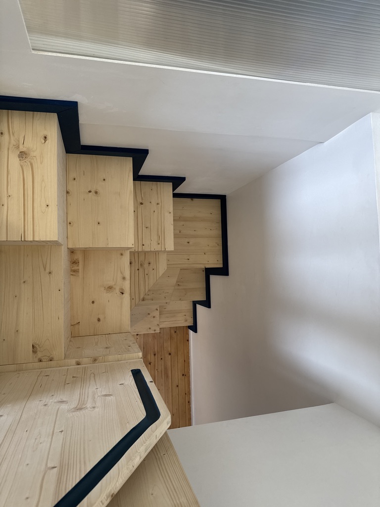 Détail meuble-escalier sur mesure — Atelier EGEA